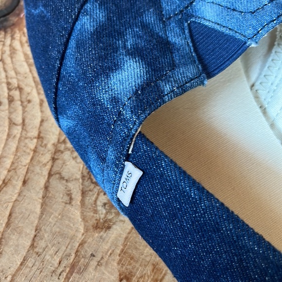 Toms canvas shoes - Picture 2 of 5